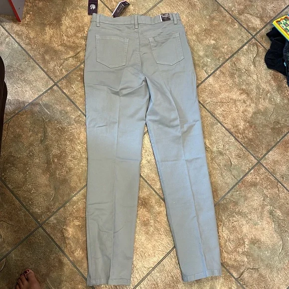 Gloria Vanderbilt Amanda Heritage fit tapered leg classic rise jeans - Picture 3 of 4